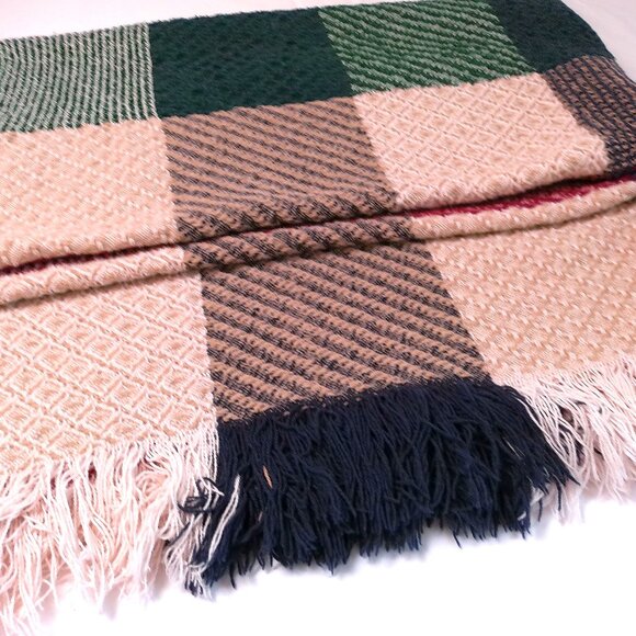 Vintage Throw 45" x 69" Blanket Fringed Red White Green - Picture 1 of 5